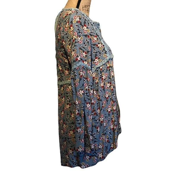 Suzanne Betro Floral Bell Sleeve Blouse - Picture 4 of 13